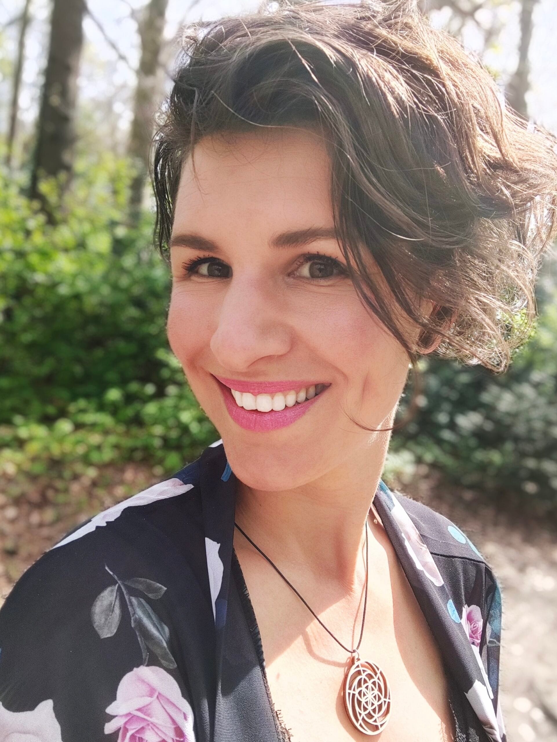 Renée Overboom - coach in verbinding met hoofd, hart en lijf Portret van Renée Overboom, coach in verbinding - begeleiding in hoofd, hart en lijf.